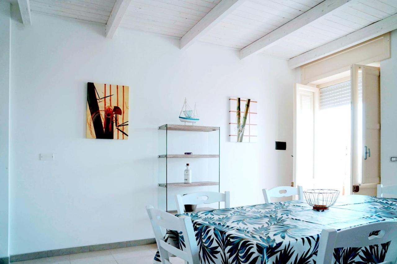 Torre Lapillo Fronte Mare In Centro Con Parcheggio Coperto ตอร์เลลาปิลโล ภายนอก รูปภาพ