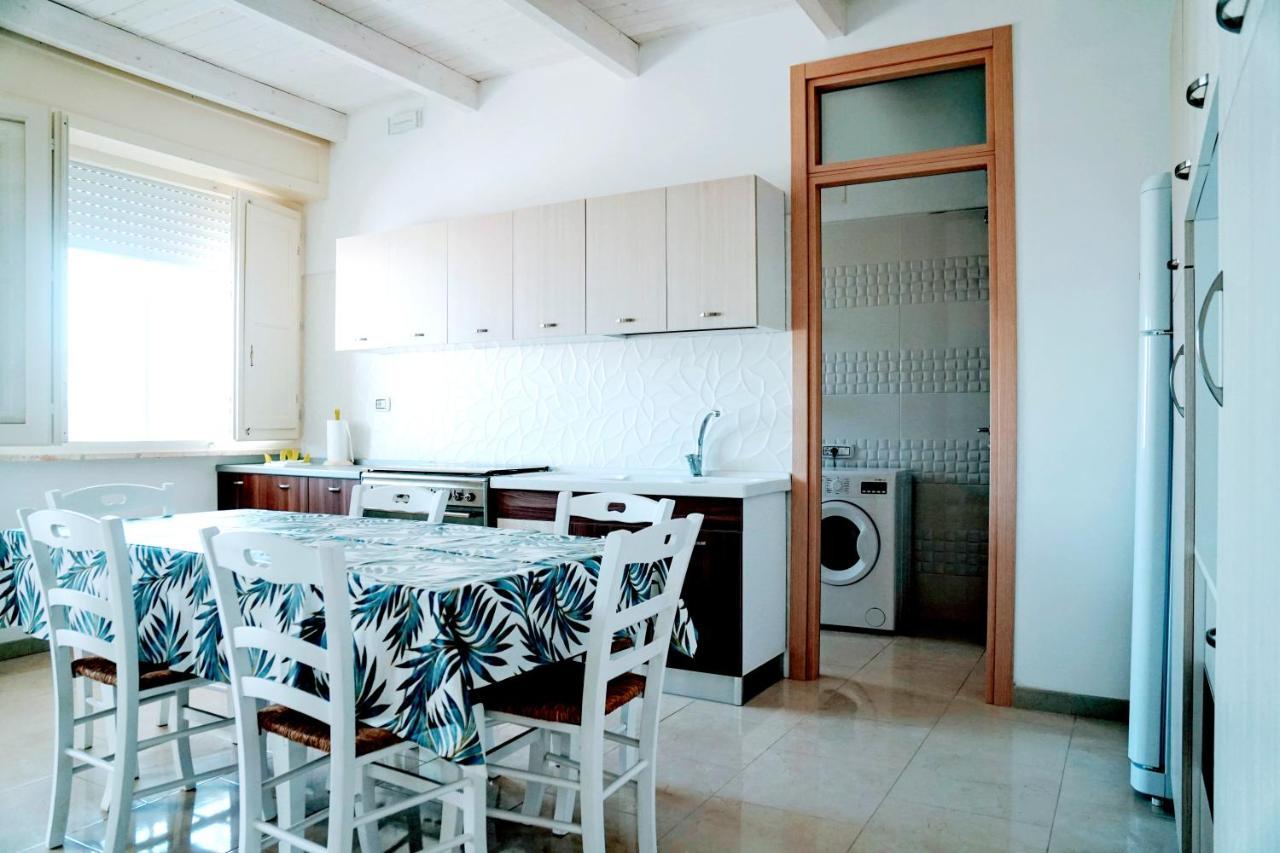Torre Lapillo Fronte Mare In Centro Con Parcheggio Coperto ตอร์เลลาปิลโล ภายนอก รูปภาพ
