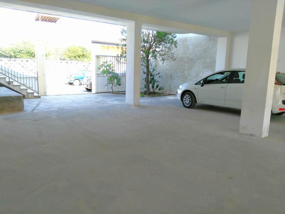 Torre Lapillo Fronte Mare In Centro Con Parcheggio Coperto ตอร์เลลาปิลโล ภายนอก รูปภาพ