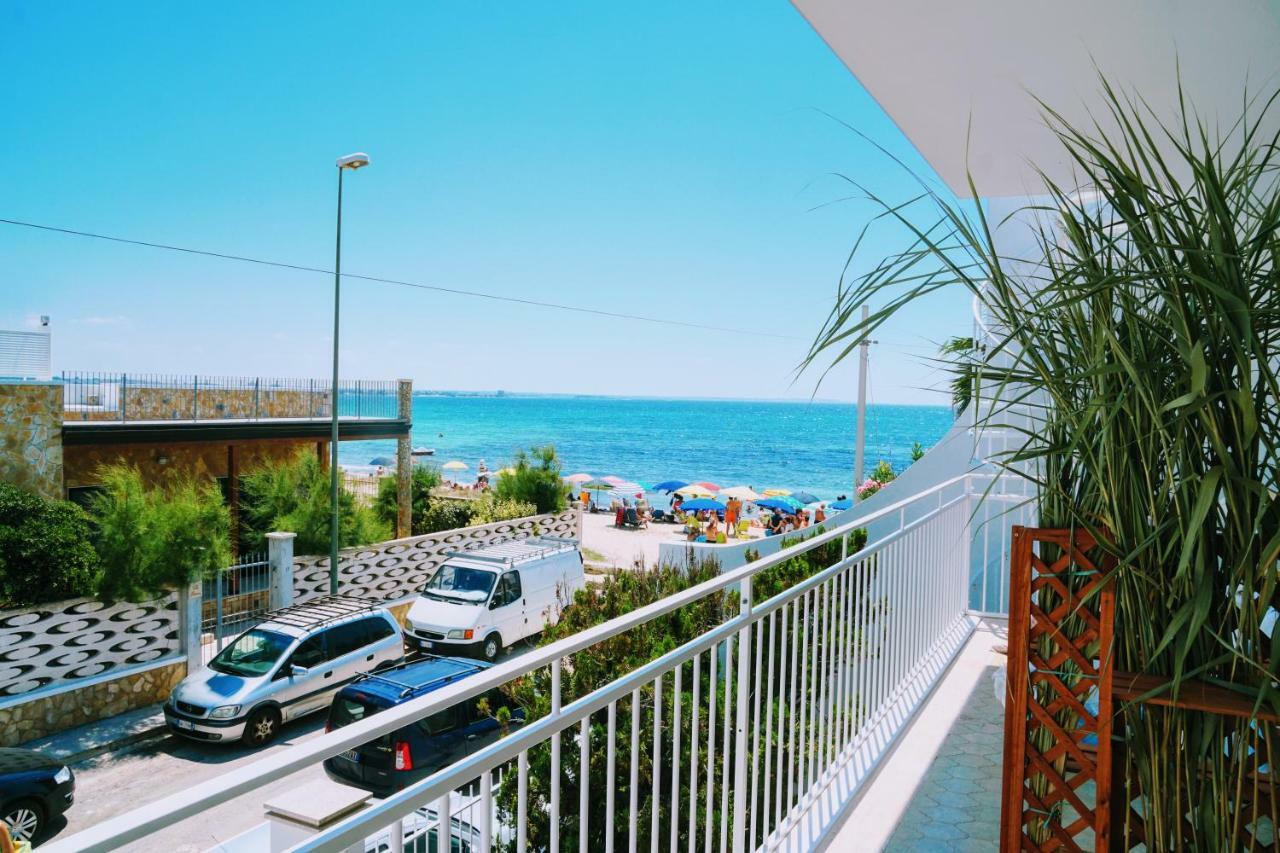 Torre Lapillo Fronte Mare In Centro Con Parcheggio Coperto ตอร์เลลาปิลโล ภายนอก รูปภาพ